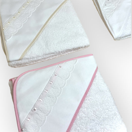 Toalha Fita Cetim e Bordado Inglês