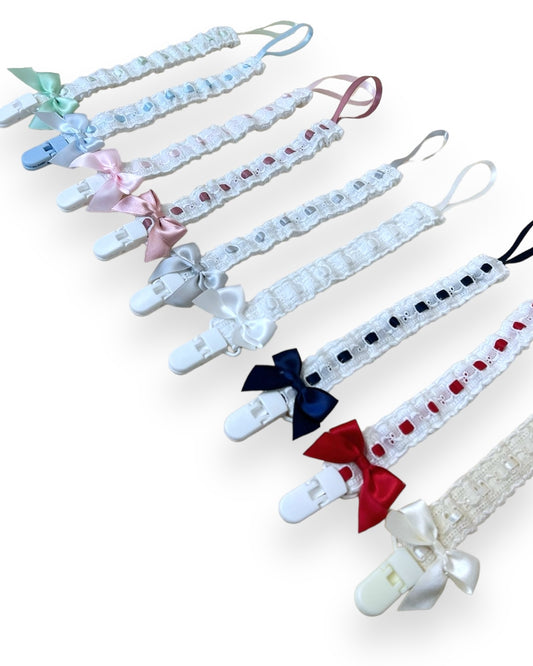 Prende Chupeta Bordado Inglês